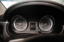 2010款铃木凯泽西2.4L 手动标准型