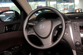 2010款铃木凯泽西2.4L 手动标准型