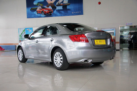 2010款铃木凯泽西2.4L 手动标准型