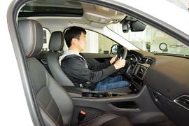 2016款捷豹F-PACE 2.0T都市尊享版
