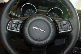 2016款捷豹F-PACE 2.0T都市尊享版