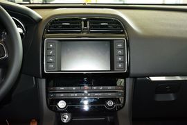 2016款捷豹F-PACE 2.0T都市尊享版