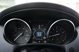 2016款捷豹F-PACE 2.0T都市尊享版