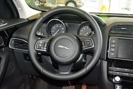 2016款捷豹F-PACE 2.0T都市尊享版