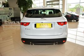 2016款捷豹F-PACE 2.0T都市尊享版
