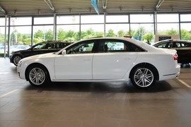2016款奥迪A8L 45TFSI quattro舒适型