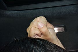 后排头部空间