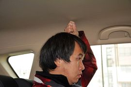 后排头部空间