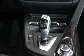 2016款宝马3系GT 320i设计套装型