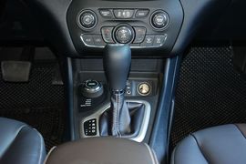 2016款Jeep自由光2.4L专业版