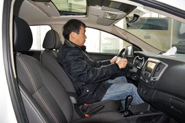2016款东风风神AX3 1.5L自动尊酷型