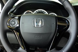 2016款本田雅阁2.0L CVT精英版