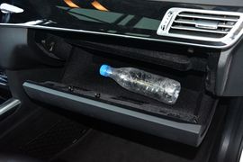 手套箱空间