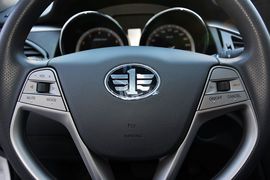 2016款奔腾B70 2.0L自动十周年纪念版