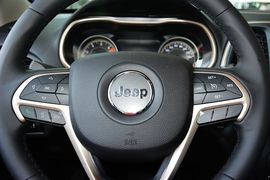2016款Jeep自由光 2.0L智能版
