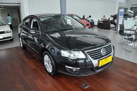 2011款迈腾1.8TSI豪华黑内饰版
