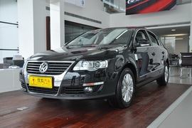 2011款迈腾1.8TSI豪华黑内饰版