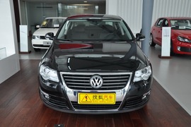2011款迈腾1.8TSI豪华黑内饰版