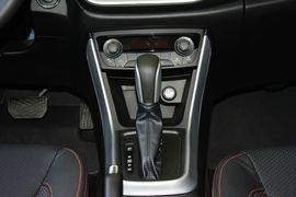 2015款铃木锋驭1.6L CVT两驱精英型
