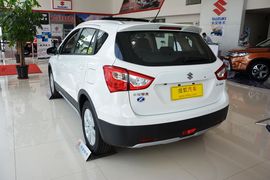 2015款铃木锋驭1.6L CVT两驱精英型