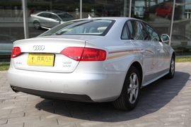 奥迪A4L2.0T舒适型