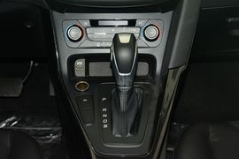 2015款福特福克斯三厢EcoBoost 125自动超能风尚型
