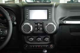 2015款Jeep牧马人四门版3.6L 罗宾汉 舒享版