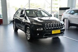 2016款Jeep自由光2.4L专业版+智能包