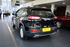 2016款Jeep自由光2.4L专业版+智能包