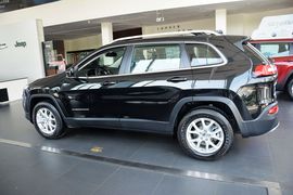 2016款Jeep自由光2.4L专业版+智能包