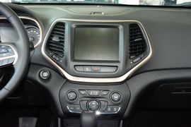 2016款Jeep自由光2.4L专业版+智能包