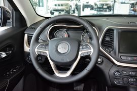 2016款Jeep自由光2.4L专业版+智能包