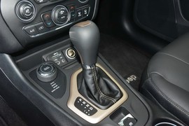 2016款Jeep自由光2.4L全能版