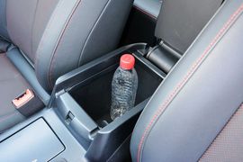 2016款奔腾B70 1.8T自动运动豪华型