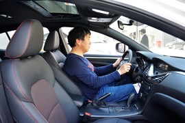 2016款奔腾B70 1.8T自动运动豪华型