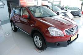2010款日产逍客2.0S火MT2WD