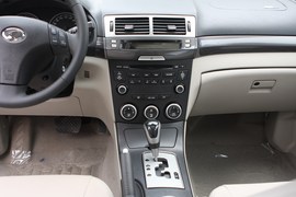 2010款奔腾2.0L手自一体豪华型到店实拍