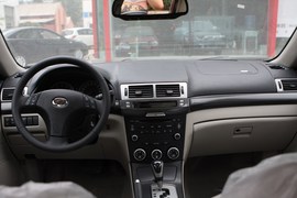 2010款奔腾2.0L手自一体豪华型到店实拍