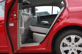 2010款奔腾2.0L手自一体豪华型到店实拍