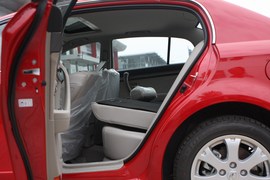 2010款奔腾2.0L手自一体豪华型到店实拍