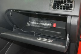 手套箱空间