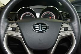 2016款奔腾B70 2.0L自动豪华型