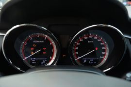 2016款奔腾B70 2.0L自动豪华型