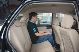 2013款起亚狮跑2.0L GL手动两驱