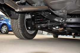 2011款福特福克斯三厢1.8L手自一体时尚型