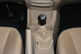 2013款起亚狮跑2.0L GL手动两驱