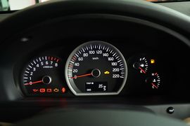 2013款起亚狮跑2.0L GL手动两驱