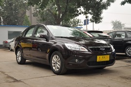 2011款福特福克斯三厢1.8L手自一体时尚型