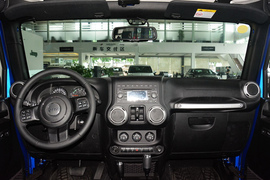 2015款Jeep牧马人四门版3.0L撒哈拉 舒享版