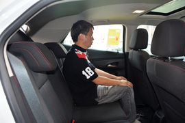 后排空间
